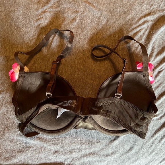 Spirit Halloween “Coconut” Bra - Picture 2 of 3